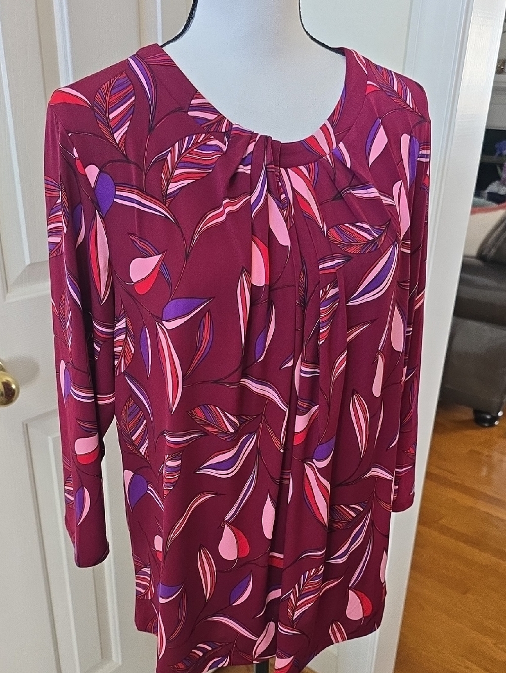 Liz Claiborne Brand Women's Plus Burgundy Leaf-Print Blouse Size 0X